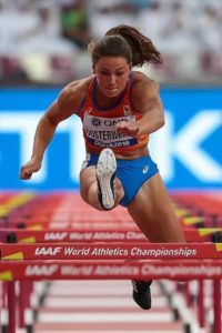 Emma Oosterwegel hurdles