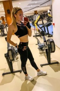 Viktoriya Tkachuk gym selfie