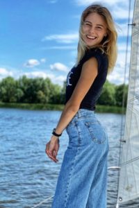 Yuliya Levchenko jeans