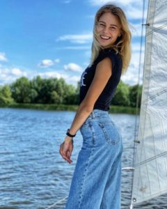 Yuliya Levchenko jeans